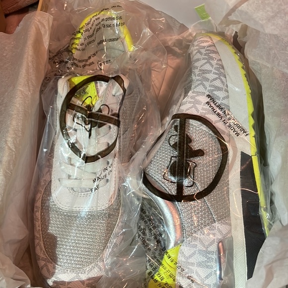 MK Allie Trainer Mini Logo PVC -Slightly Used but very good condition - Picture 9 of 10